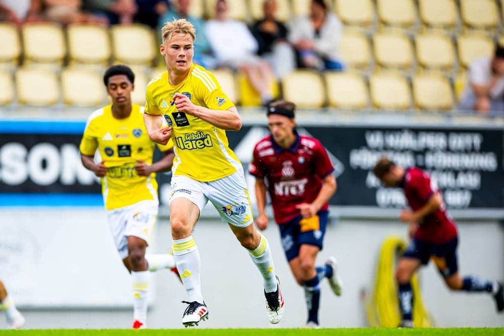 Noel Lundgren förlänger med Falkenbergs FF